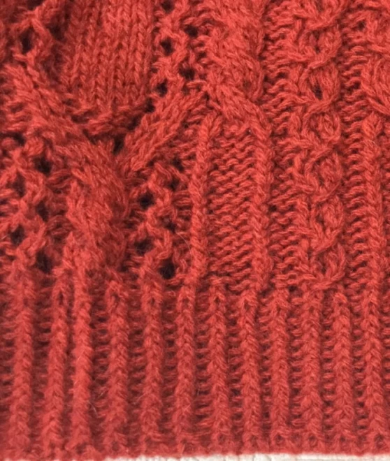 カシミヤで編む棒針編みプルオーバーの編み物キットアランセーター